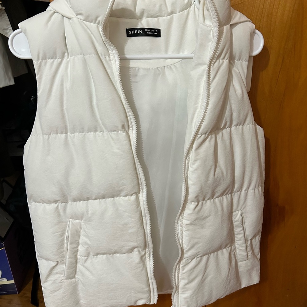 SHEIN White Puffer Vest